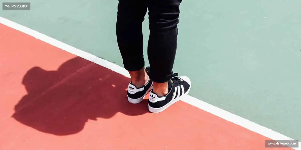 MKsports恩波利足球俱乐部赞助🎾挥动球拍,让每一次扣杀都成为焦点!